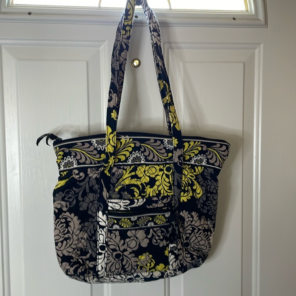 NWOT Vera Bradley large shoulder bag with 6 compartments, multicolored